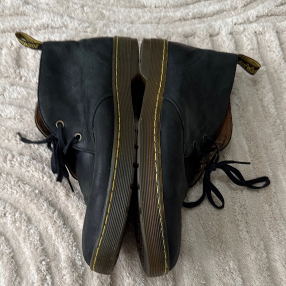 Dr. Martens Black Chukka Boots for Men main image 6